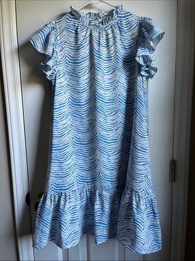Pinch Flowy Blue White Flutter Sleeve Dress